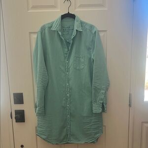 Frank & Eileen “Mary” shirtdress.    Cotton Sz S. Soft green